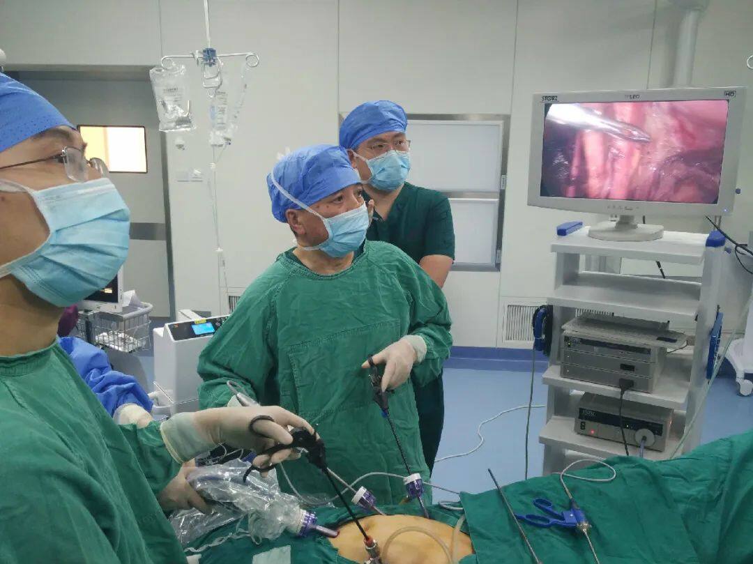 肠道长了200多个息肉，医生摘了3小时。警惕！从息肉到癌变仅4步